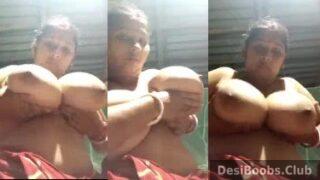 Tamil village wife playing with big boobs on cam