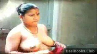 Nude Chennai aunty boobs filmed on hidden cam