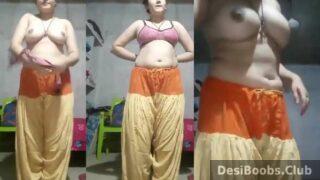 Kanpur city bhabhi shows milky boobs on strip cam