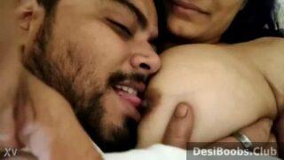 Marathi zavadi wife Supriya Bhosle boob sucked by lover