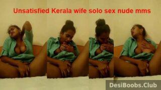 Trivandrum mallu bhabhi sucking boob while masturbating