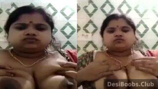Unsatisfied Bengali boudi showing big boobs naked