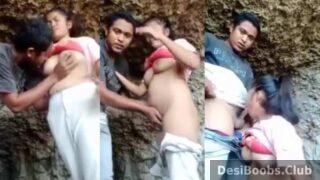 Bangla girl boobs sucking and oral sex with BF outdoors