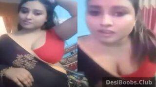 Sexy cleavage of beautiful bhabhi