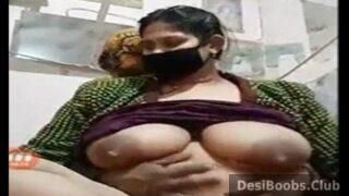 Servant giving boobs massage to horny desi aunty