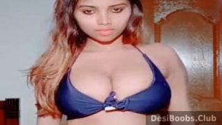 Hot Bhojpuri model shaking big Indian tis