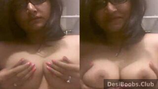 Office woman showing big Indian tits to desi boss